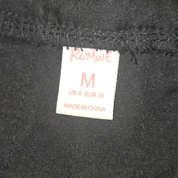 ROMWE Black Skater Skirt with Pink Heart Details - Picture 3 of 3